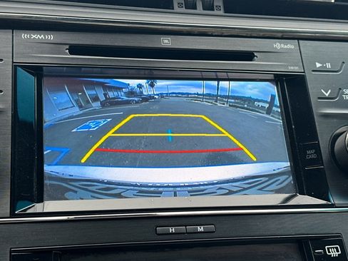 Used 2018 Toyota Avalon Limited image 25