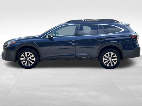 Used 2025 Subaru Outback Premium AWD/4WD image 10