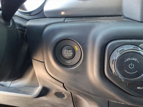 Used 2019 Jeep Wrangler Unlimited Sahara image 36