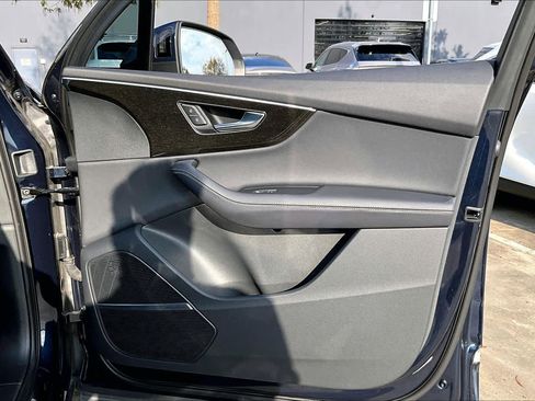 Used 2025 Audi Q7 3.0T Premium Plus image 19