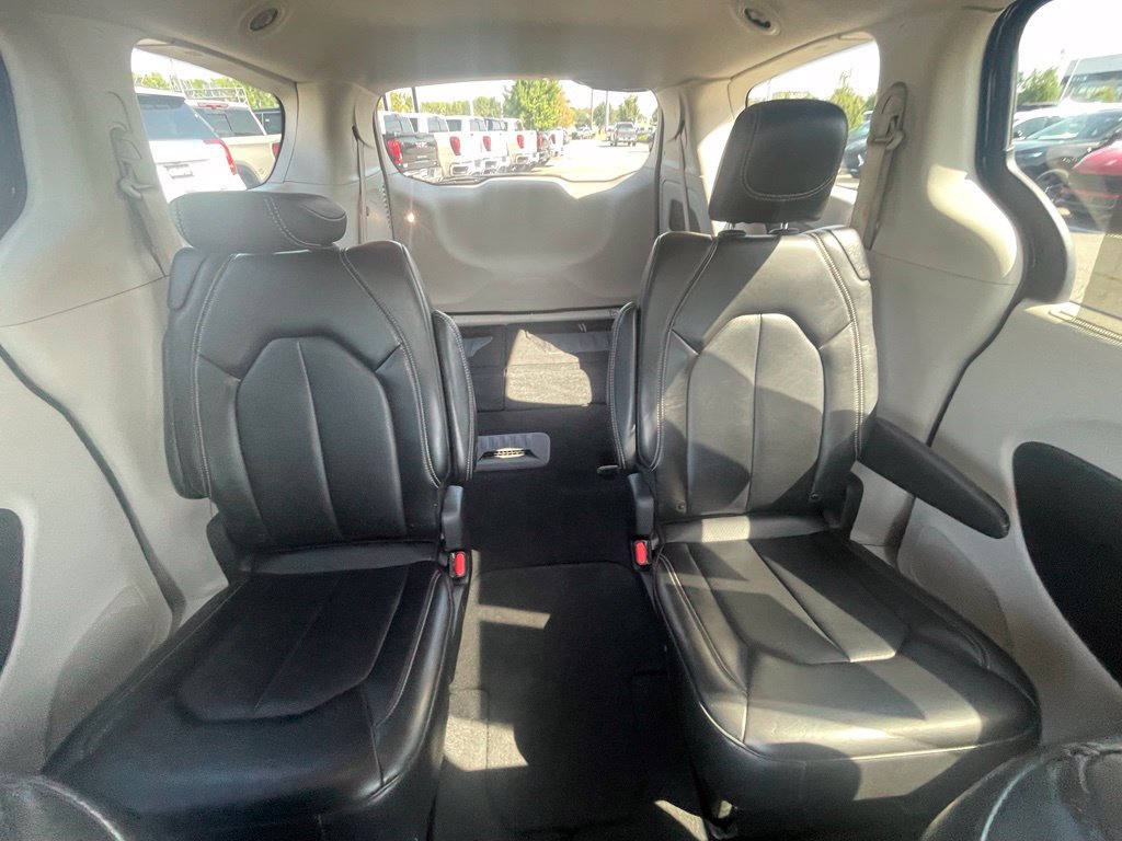 Used 2024 Chrysler Pacifica Touring-L FWD image 24
