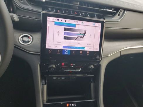 Used 2025 Jeep Grand Cherokee L Limited image 16