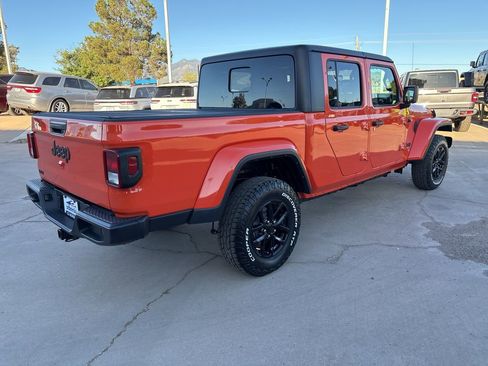Used 2023 Jeep Gladiator Sport AWD/4WD image 5