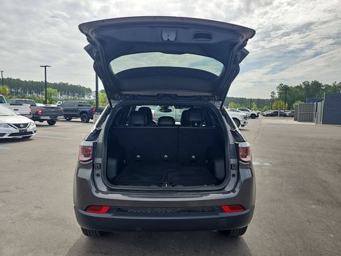 Used 2024 Jeep Compass Latitude AWD/4WD image 17