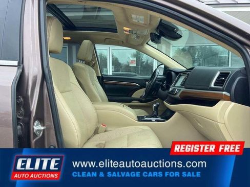 Used 2018 Toyota Highlander Limited Platinum w/ Carpet Mat Package (TMS) AWD/4WD image 9