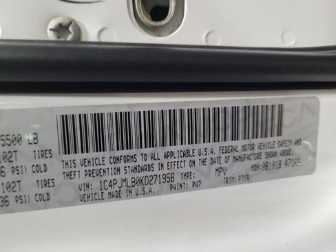 Used 2019 Jeep Cherokee Latitude Plus w/ Cold Weather Group AWD/4WD image 33