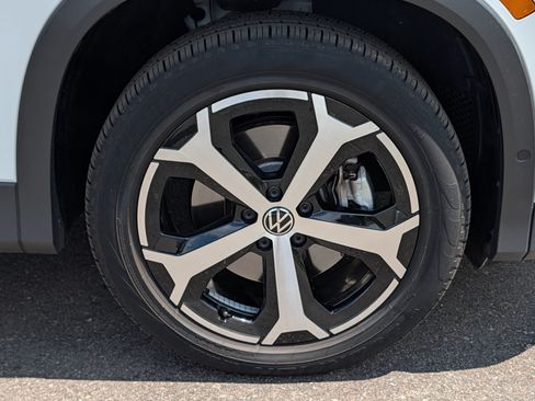 Certified 2025 Volkswagen Tiguan SE AWD/4WD image 15