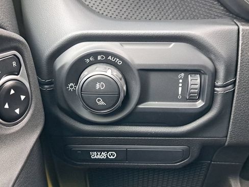 Used 2024 Jeep Gladiator Rubicon AWD/4WD image 23