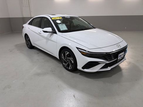 Used 2024 Hyundai Elantra Limited FWD image 4