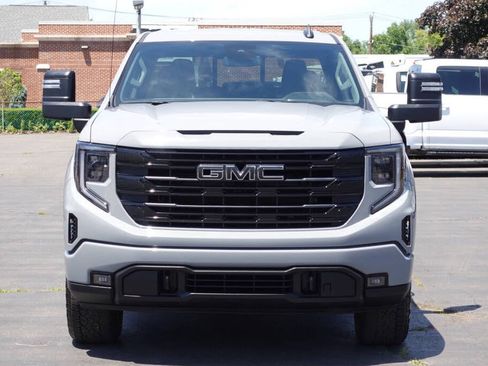 Used 2024 GMC Sierra 1500 Elevation w/ Preferred Package AWD/4WD image 5