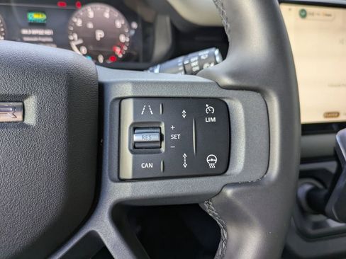 Used 2025 Land Rover Defender 110 S image 28
