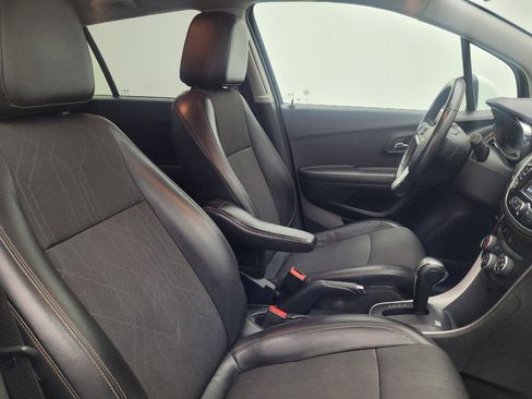 Used 2019 Chevrolet Trax LT w/ LT Convenience Package AWD/4WD image 21