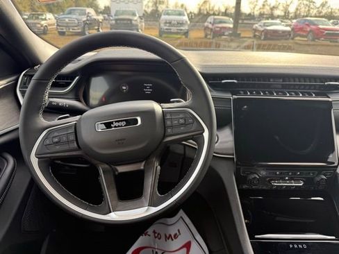 New 2025 Jeep Grand Cherokee L Limited w/ Luxury Tech Group II image 19