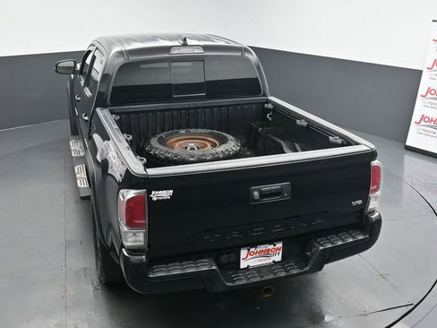Used 2022 Toyota Tacoma TRD Off-Road w/ TRD Premium Off Road Package image 29