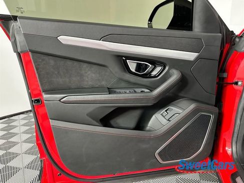 Used 2020 Lamborghini Urus image 42