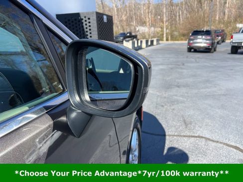 Certified 2023 Chrysler Pacifica Touring-L image 16