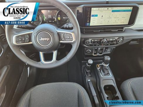 Used 2025 Jeep Wrangler Sahara image 3