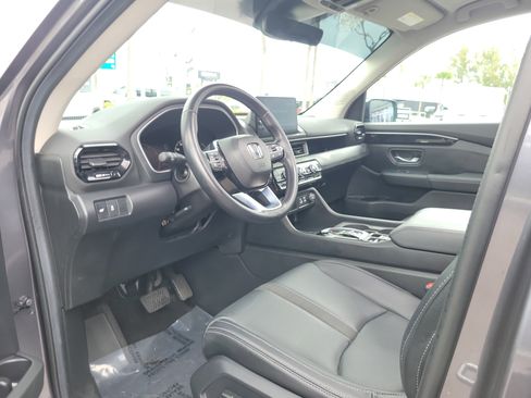 Used 2024 Honda Pilot Touring image 9