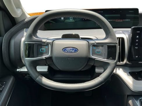 Used 2025 Ford Expedition Active AWD/4WD image 13