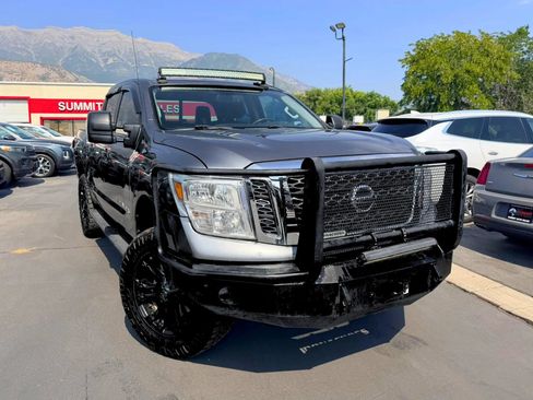 Used 2018 Nissan Titan SV w/ SV Convenience Package AWD/4WD image 2