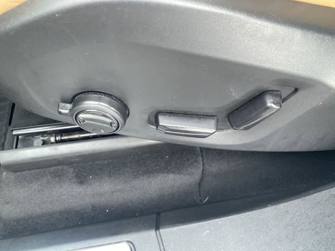 Used 2017 Volvo XC90 T6 Momentum w/ Vision Package image 12