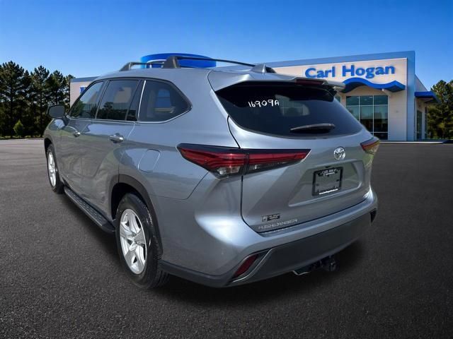 Used 2021 Toyota Highlander LE FWD image 4