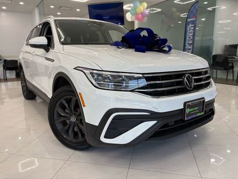 Used 2024 Volkswagen Tiguan SE image 3