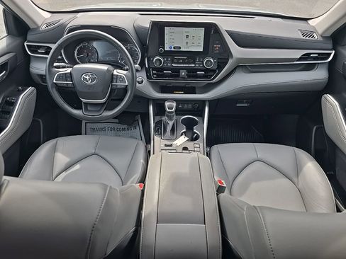 Used 2024 Toyota Highlander XLE AWD/4WD image 26