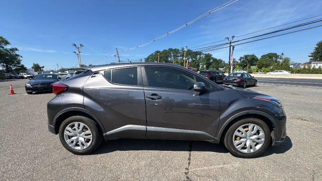 Used 2021 Toyota C-HR LE FWD image 4