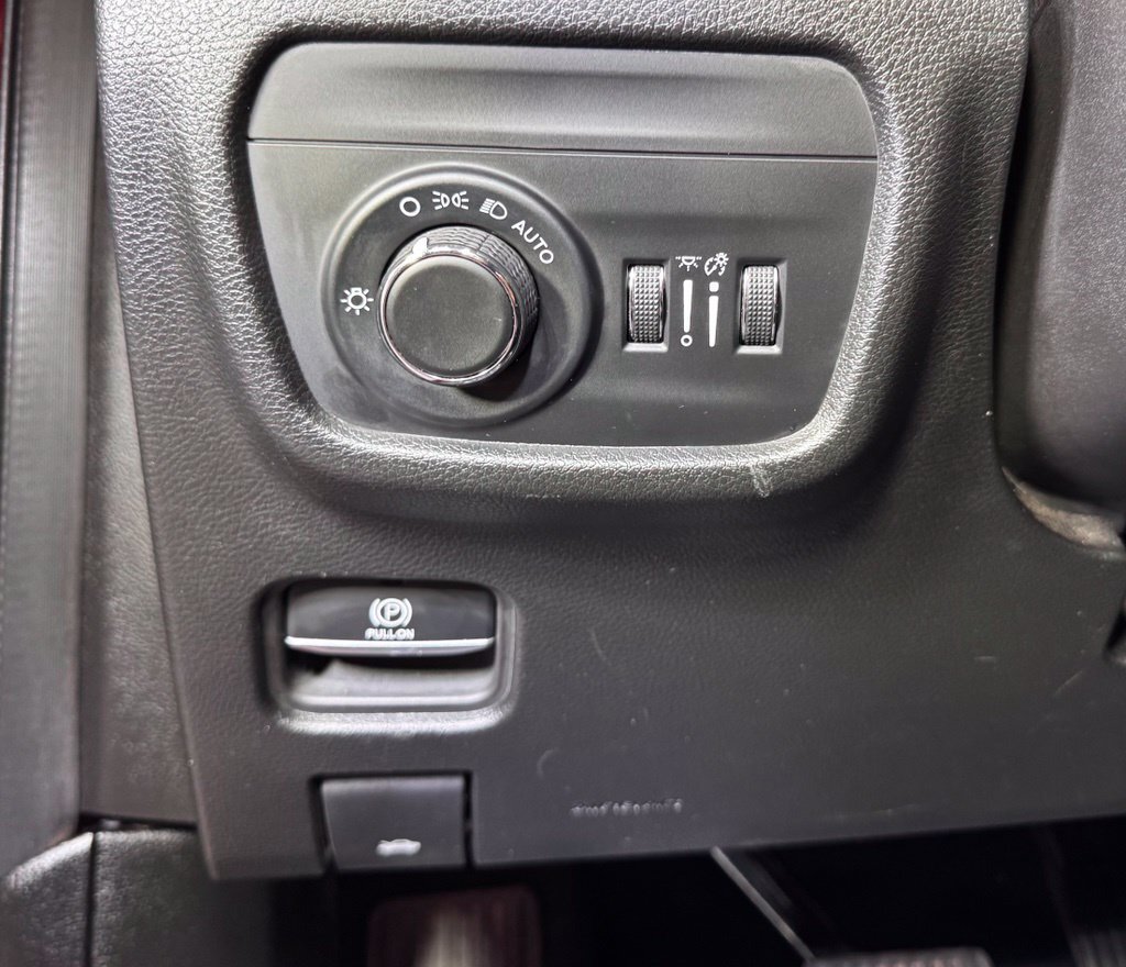 Used 2024 Jeep Grand Cherokee L Altitude AWD/4WD image 24