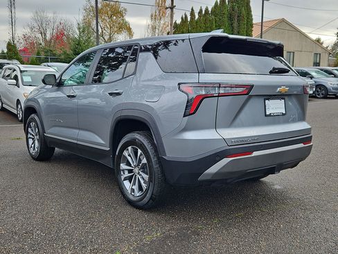 Used 2025 Chevrolet Equinox LT image 3