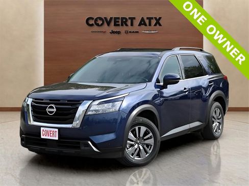 Used 2025 Nissan Pathfinder SV image 1