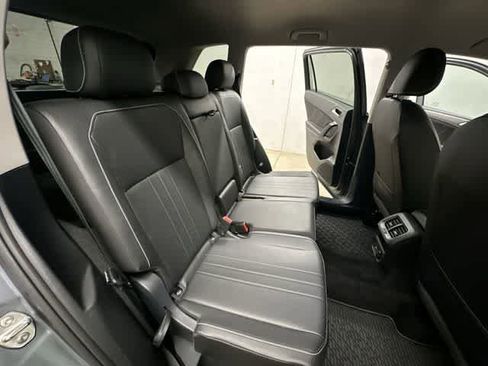 Used 2023 Volkswagen Tiguan SE image 24