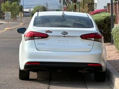 Used 2017 Kia Forte EX FWD image 5