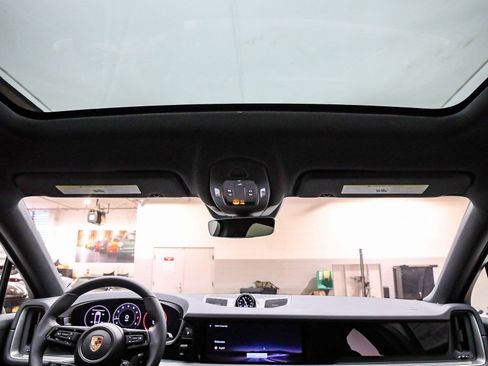 Used 2026 Porsche Cayenne Coupe image 19