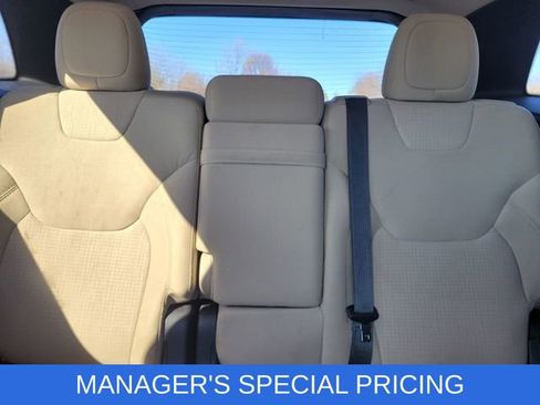 Used 2015 Jeep Cherokee Latitude w/ Cold Weather Group image 20