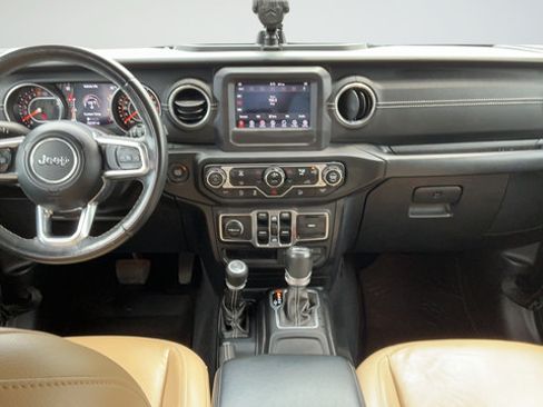 Used 2018 Jeep Wrangler Unlimited Sahara AWD/4WD image 9