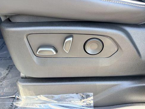 Certified 2022 Cadillac Escalade ESV Premium Luxury AWD/4WD image 21