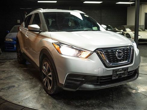Used 2018 Nissan Kicks SV FWD image 5