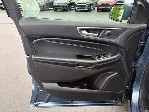 Used 2018 Ford Edge Titanium w/ Equipment Group 302A AWD/4WD image 18