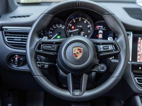 Certified 2026 Porsche Macan AWD/4WD image 13