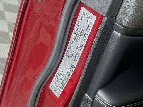 Used 2024 Jeep Grand Cherokee Laredo X image 12