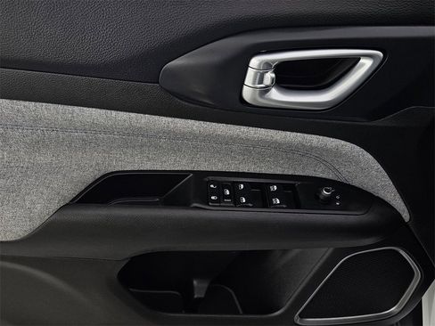 Used 2022 Jeep Compass Latitude image 23