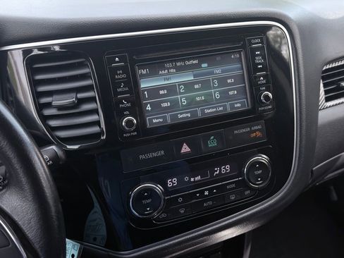 Used 2017 Mitsubishi Outlander ES AWD/4WD image 13