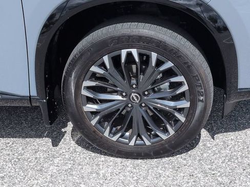 Used 2025 Nissan Rogue Platinum FWD image 11