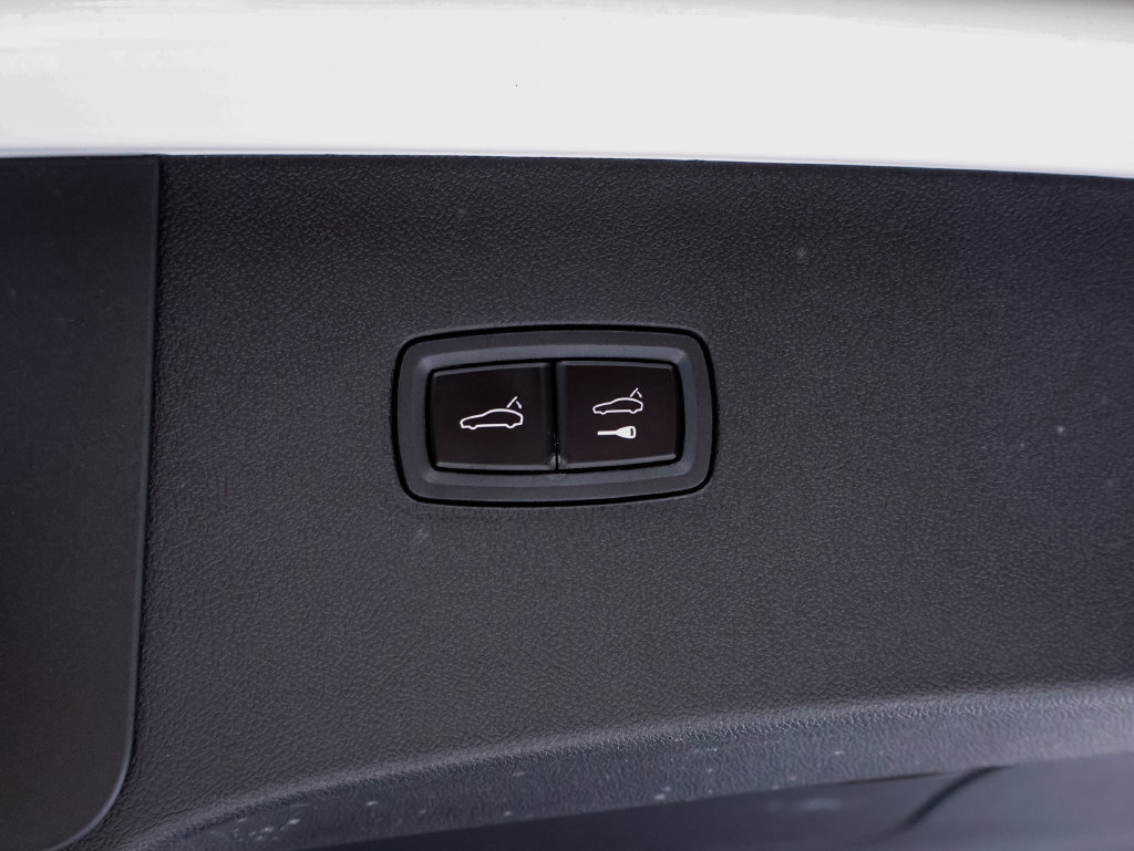 Certified 2025 Porsche Cayenne E-Hybrid Coupe AWD/4WD image 28