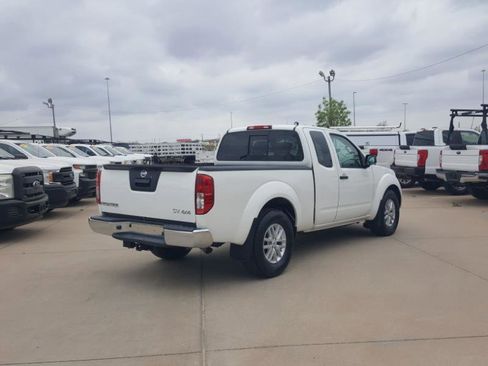 Used 2016 Nissan Frontier SV image 7
