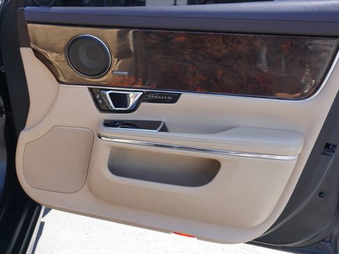 Used 2016 Jaguar XJ R-Sport RWD image 13