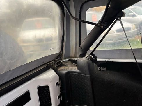 Used 2016 Jeep Wrangler Unlimited Sahara image 32