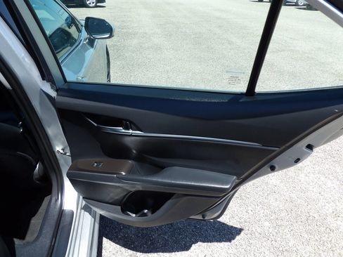 Used 2021 Toyota Camry SE FWD image 13